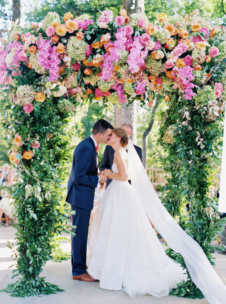 Emily & Garrett: Fort Worth Zoo Wedding | sarahkatephoto.com